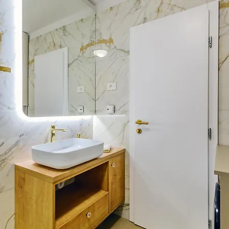 Stylish - Near Bridge Apartment Zadar