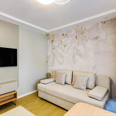 Stylish - Near Bridge Apartment