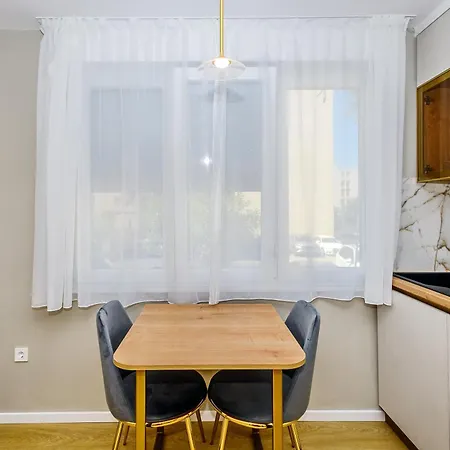 Stylish - Near Bridge Apartment *