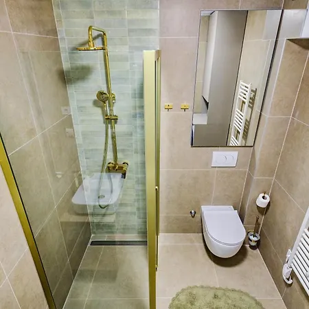 Stylish - Near Bridge Apartment