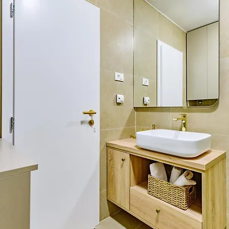 Stylish - Near Bridge Apartment Zadar