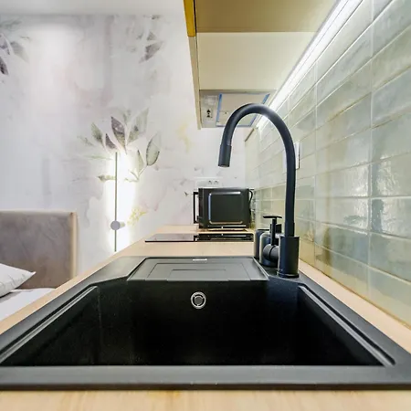 Stylish - Near Bridge Apartment