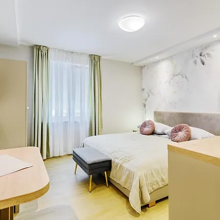 Stylish - Near Bridge Apartment *
