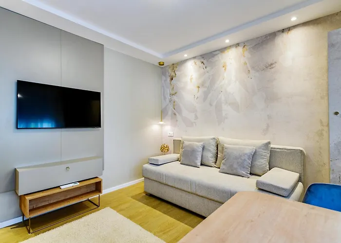 Stylish - Near Bridge Apartman