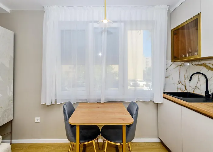 Stylish - Near Bridge Apartman *