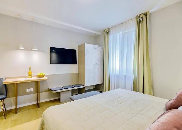 Stylish - Near Bridge Apartman