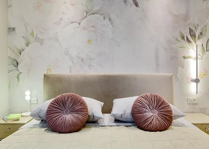 Stylish - Near Bridge Apartman *