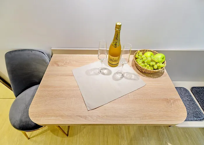 Stylish - Near Bridge Apartman
